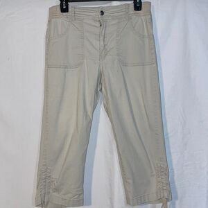 Basic edition khaki capris